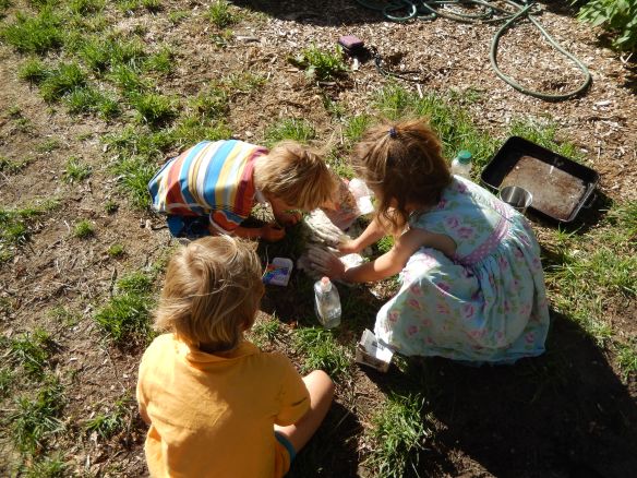 20141217 Volcano experiment: conducting the experiment a second time on their own